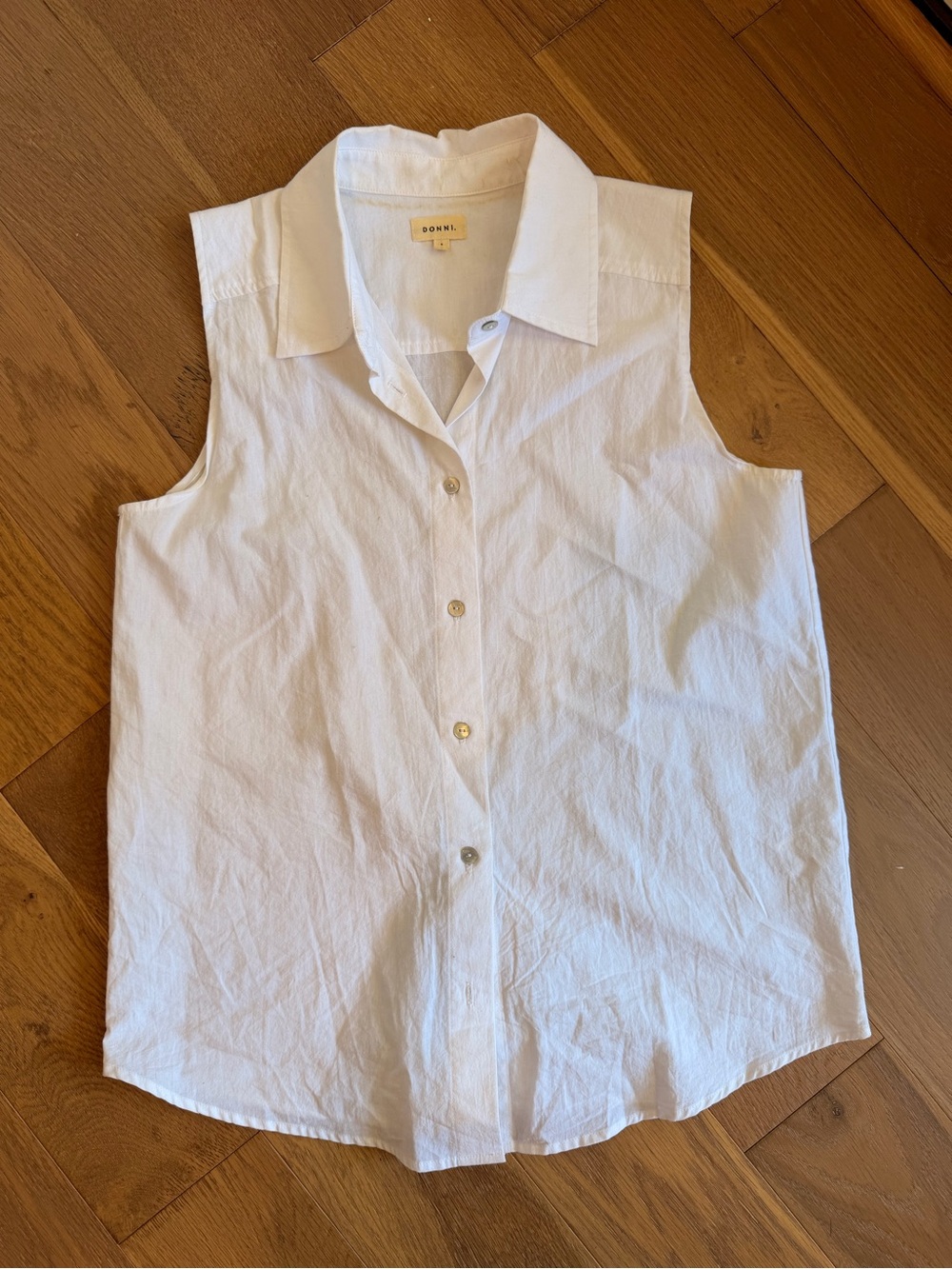 DONNI. White Sleeveless Button-Front Shirt